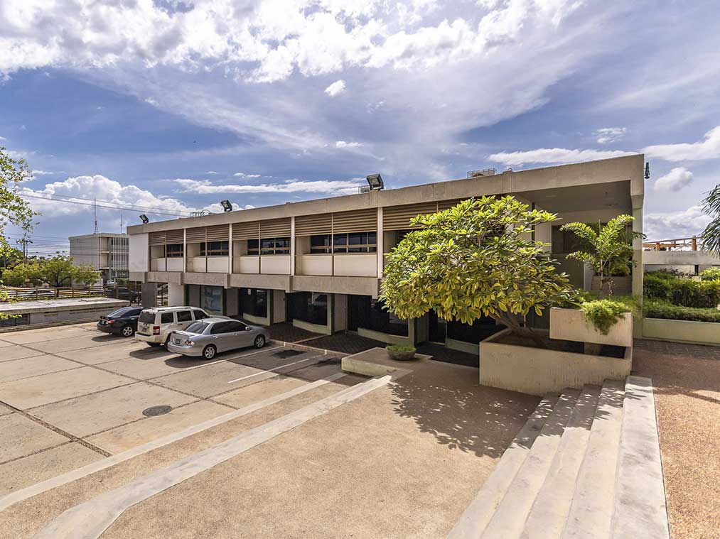 Oficinas y estacionamiento de la Cámara de comercio de Maracaibo